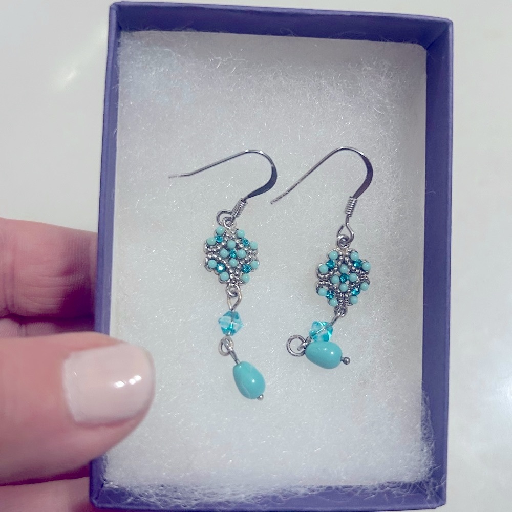 Elegant Silver and Turquoise Dangle Earrings - Picture 1 of 2